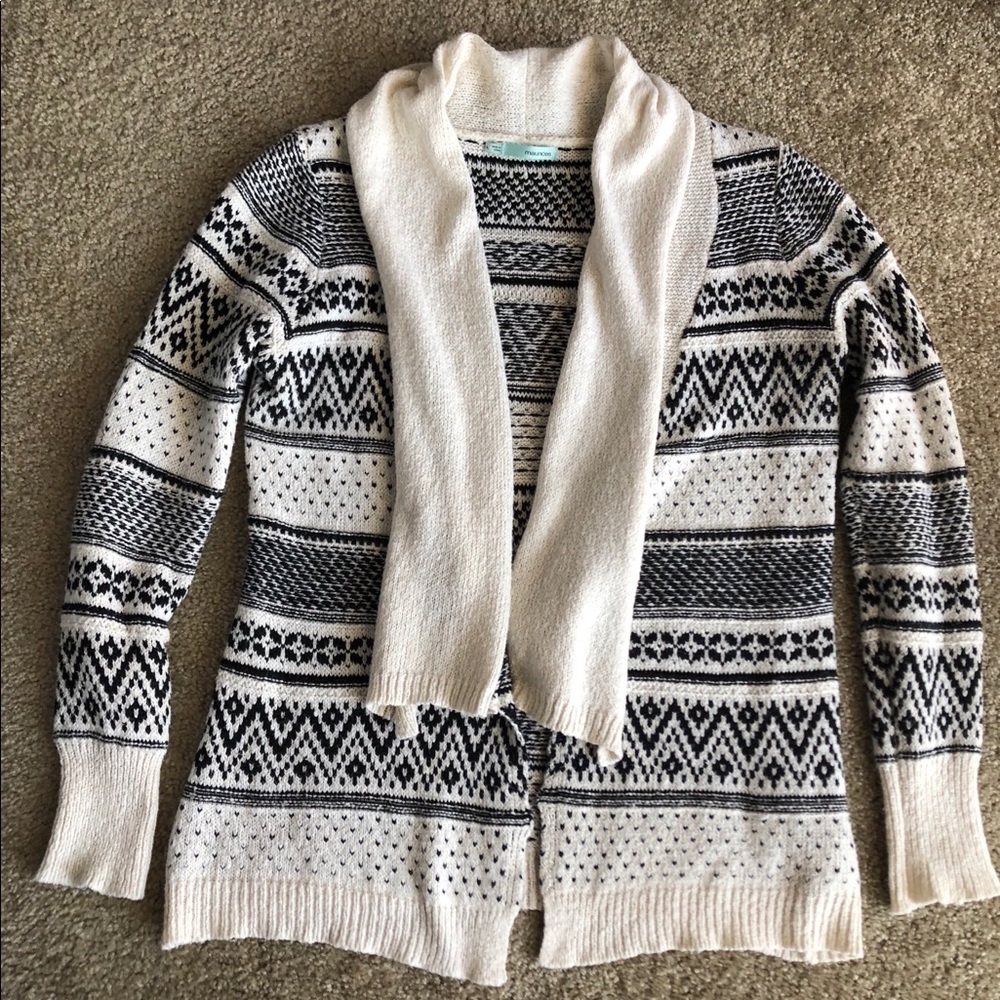 Maurices patterned cardigan w/ gold stitching